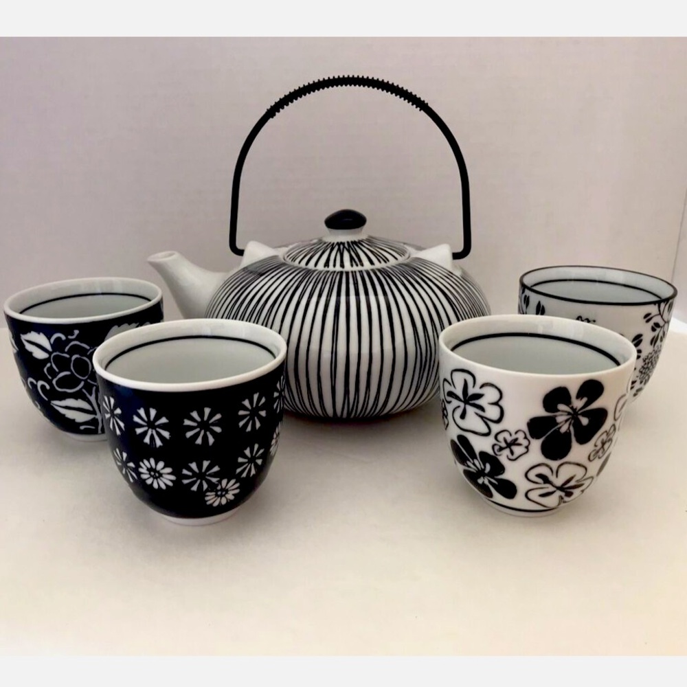 Pier 1 AKINA Tea Pot w/4 Cups Hand-Painted Porcelain Black & White Teapot